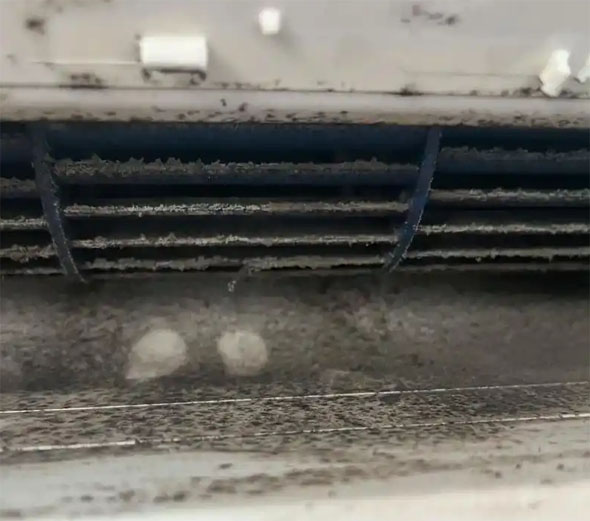 南郊空调吹的风有股烧焦味是怎么回事